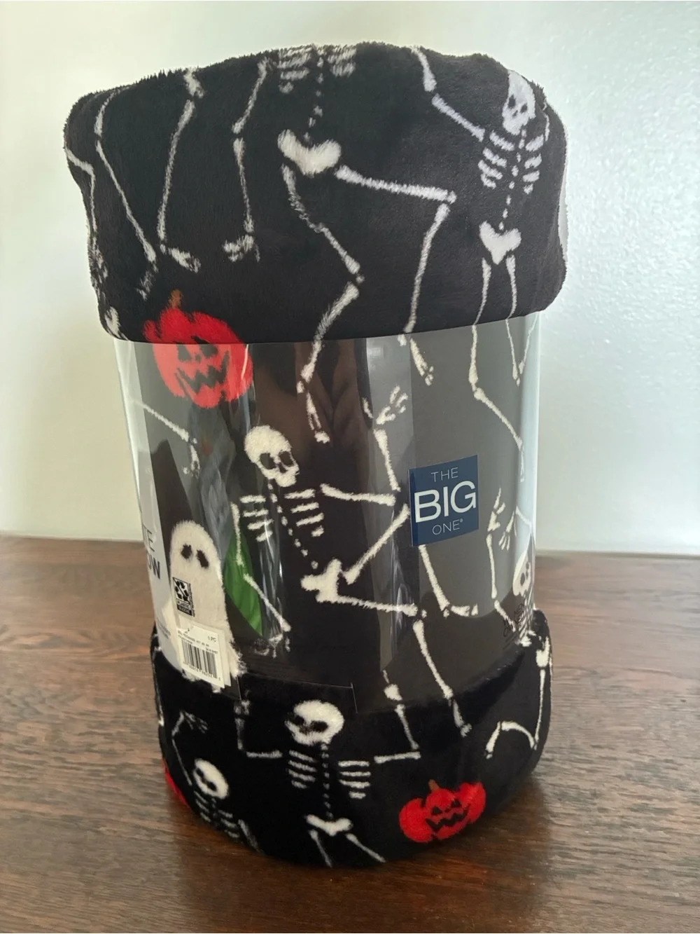 NWT-Super Soft- Skeltons & Ghosts- Oversized Plush Halloween Throw Blanket 60x72